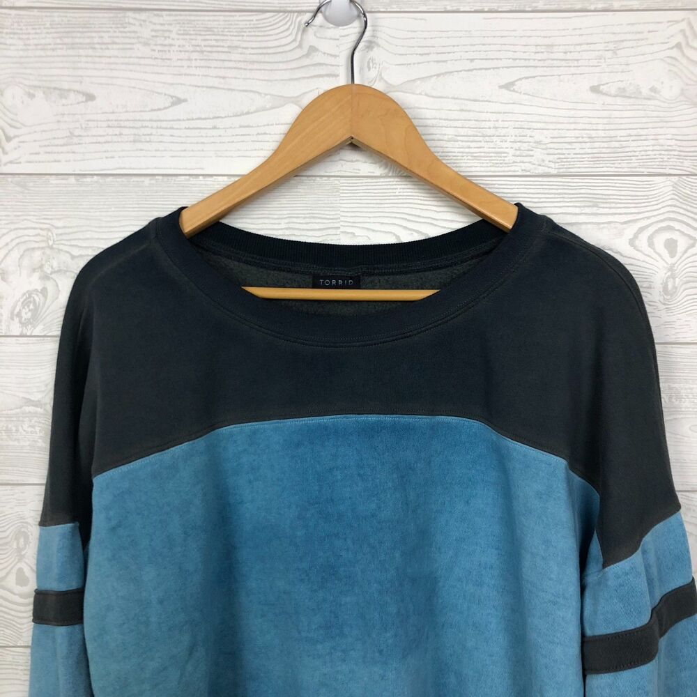 Torrid Women's 2X Relaxed Fleece Crew Neck Varsity Sweatshirt Long Sleeve - Picture 3 of 7